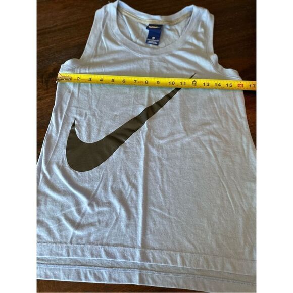 Ladies Nike workout top - Picture 2 of 7